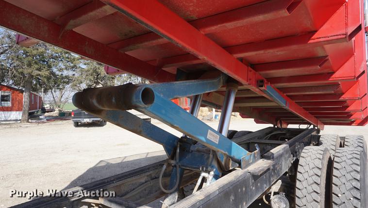 image for item DE3327 2003 International 7400 silage truck