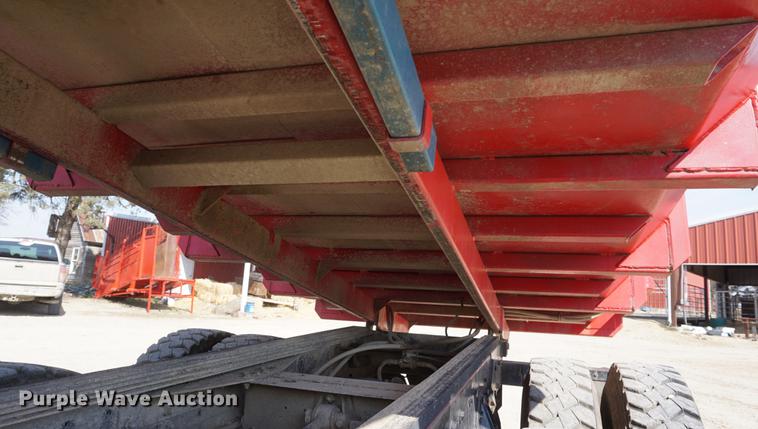 image for item DE3327 2003 International 7400 silage truck