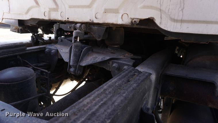 image for item DE3327 2003 International 7400 silage truck