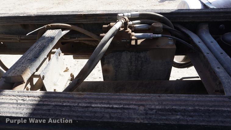 image for item DE3327 2003 International 7400 silage truck