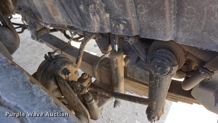 image for item DE3327 2003 International 7400 silage truck