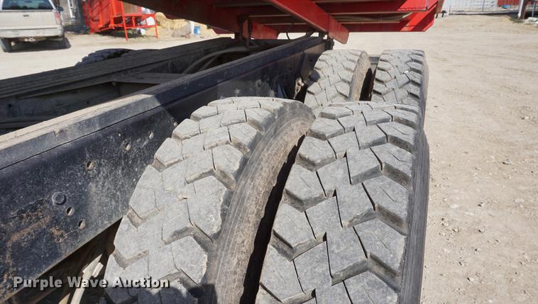 image for item DE3327 2003 International 7400 silage truck