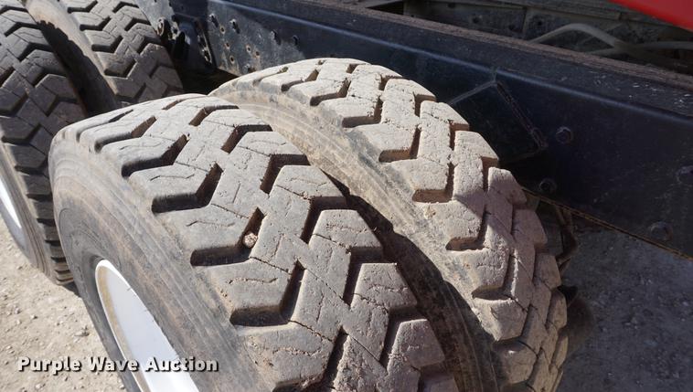 image for item DE3327 2003 International 7400 silage truck