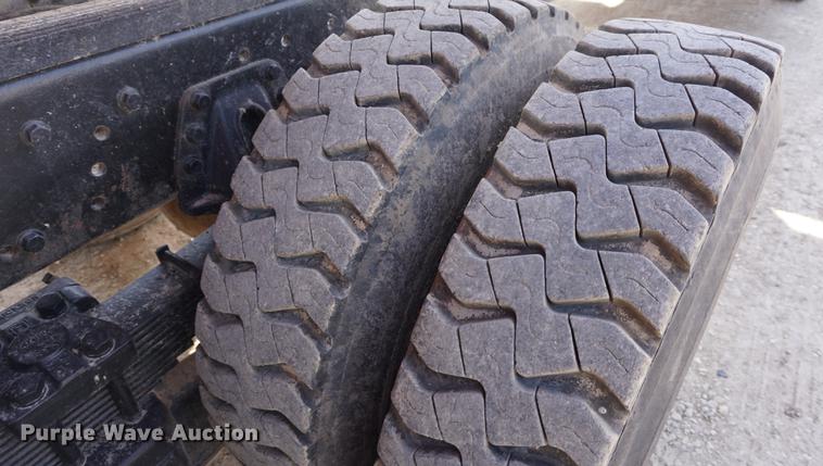 image for item DE3327 2003 International 7400 silage truck