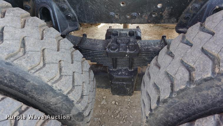 image for item DE3327 2003 International 7400 silage truck