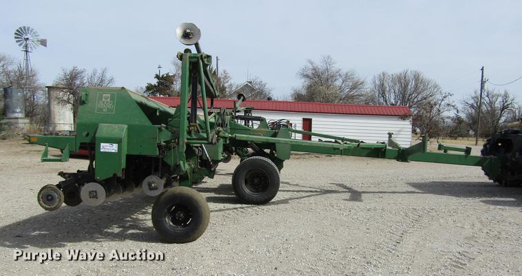 image for item DE6710 Great Plains 2SNT30 Solid Stand no-till grain drill
