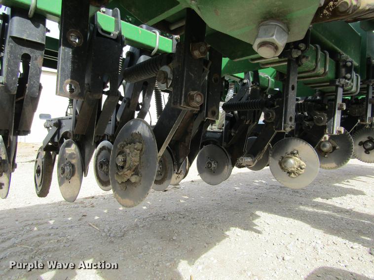 image for item DE6710 Great Plains 2SNT30 Solid Stand no-till grain drill