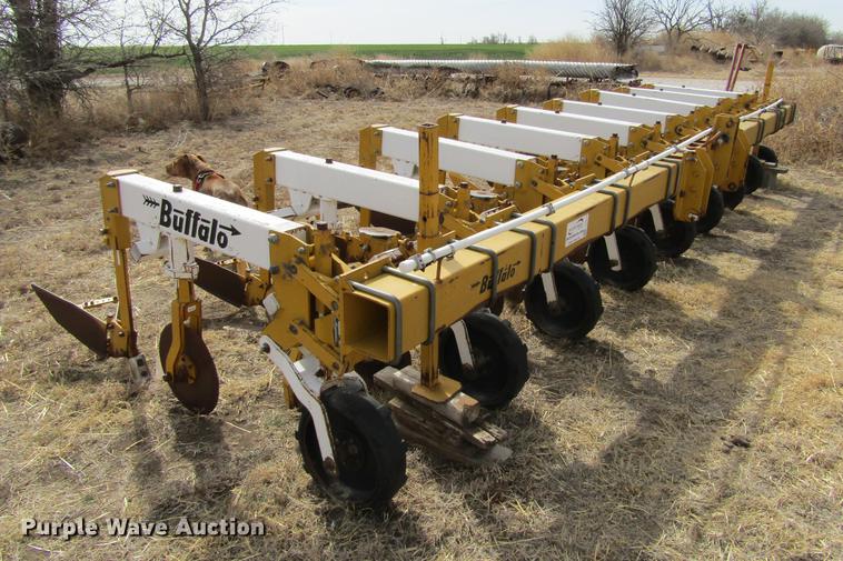 image for item DE6713 1994 Buffalo 63000830 cultivator