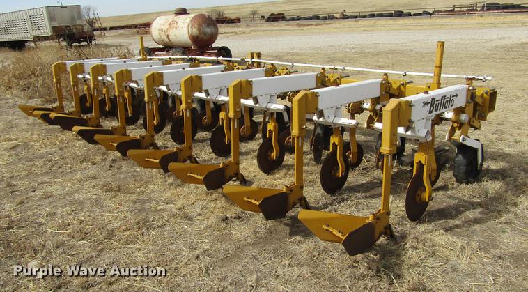 image for item DE6713 1994 Buffalo 63000830 cultivator