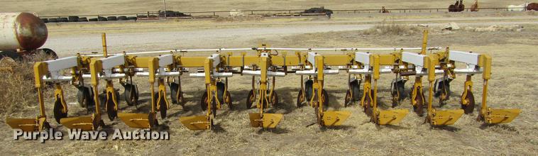 image for item DE6713 1994 Buffalo 63000830 cultivator