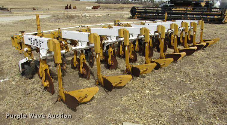 image for item DE6713 1994 Buffalo 63000830 cultivator