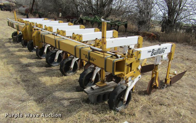 image for item DE6713 1994 Buffalo 63000830 cultivator