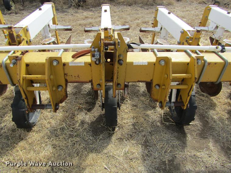 image for item DE6713 1994 Buffalo 63000830 cultivator