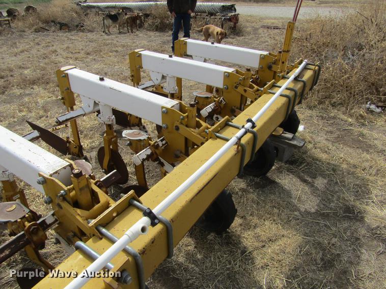 image for item DE6713 1994 Buffalo 63000830 cultivator