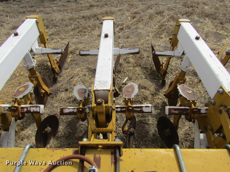 image for item DE6713 1994 Buffalo 63000830 cultivator