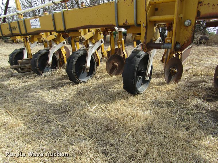 image for item DE6713 1994 Buffalo 63000830 cultivator