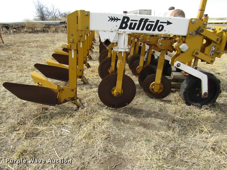 image for item DE6713 1994 Buffalo 63000830 cultivator