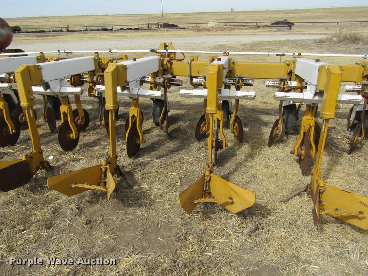 image for item DE6713 1994 Buffalo 63000830 cultivator