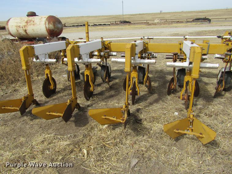 image for item DE6713 1994 Buffalo 63000830 cultivator