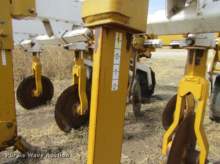 image for item DE6713 1994 Buffalo 63000830 cultivator