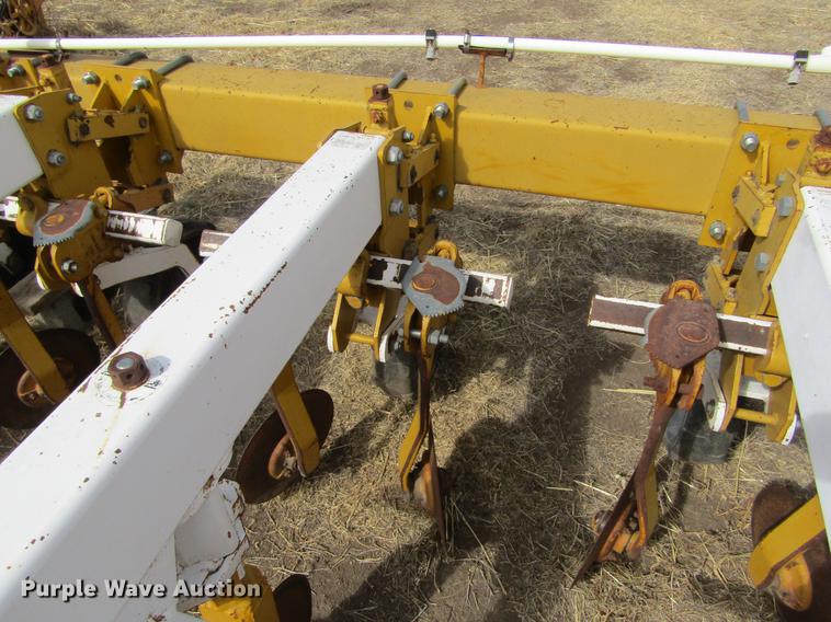 image for item DE6713 1994 Buffalo 63000830 cultivator