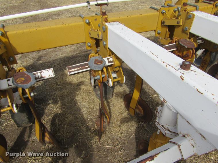 image for item DE6713 1994 Buffalo 63000830 cultivator