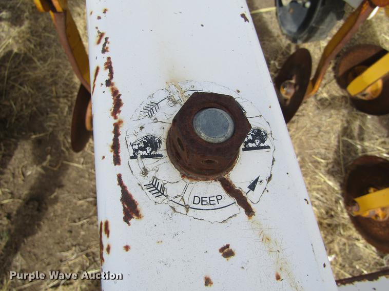 image for item DE6713 1994 Buffalo 63000830 cultivator