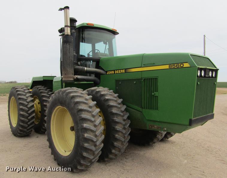 image for item DE6715 1992 John Deere 8560 4WD tractor