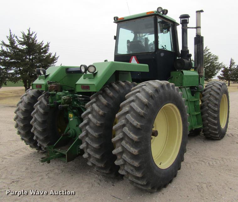 image for item DE6715 1992 John Deere 8560 4WD tractor
