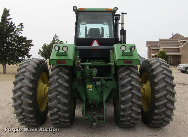 image for item DE6715 1992 John Deere 8560 4WD tractor