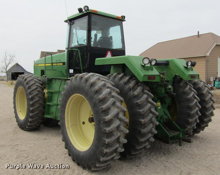 image for item DE6715 1992 John Deere 8560 4WD tractor