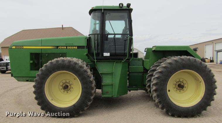 image for item DE6715 1992 John Deere 8560 4WD tractor