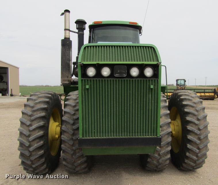 image for item DE6715 1992 John Deere 8560 4WD tractor