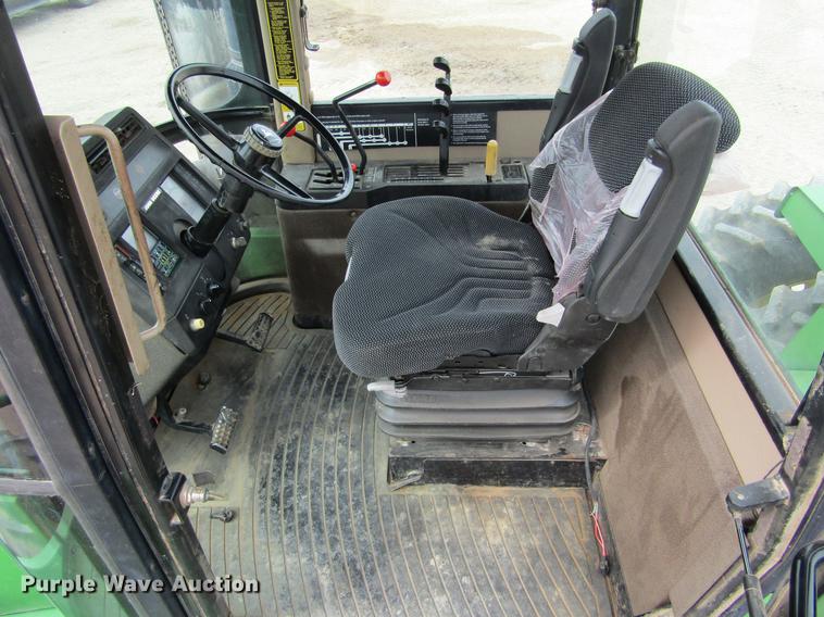 image for item DE6715 1992 John Deere 8560 4WD tractor