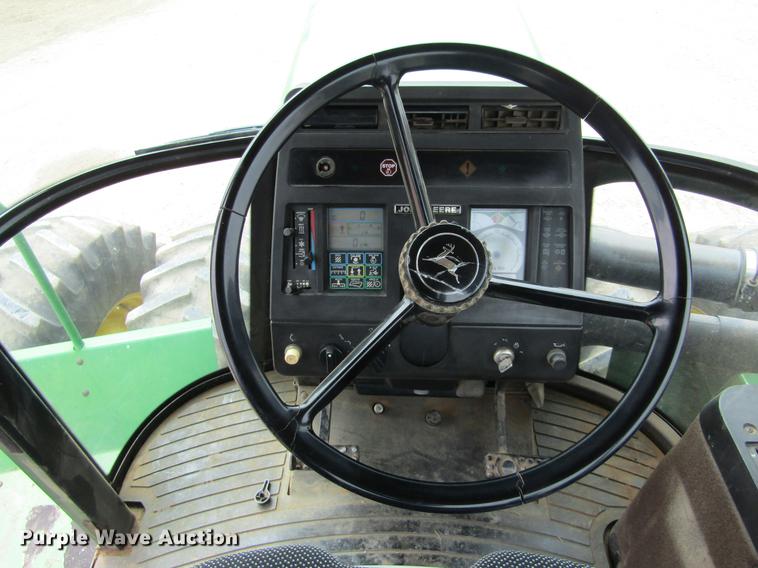 image for item DE6715 1992 John Deere 8560 4WD tractor