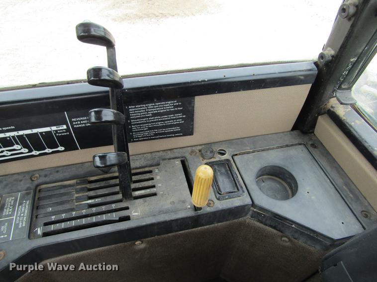 image for item DE6715 1992 John Deere 8560 4WD tractor