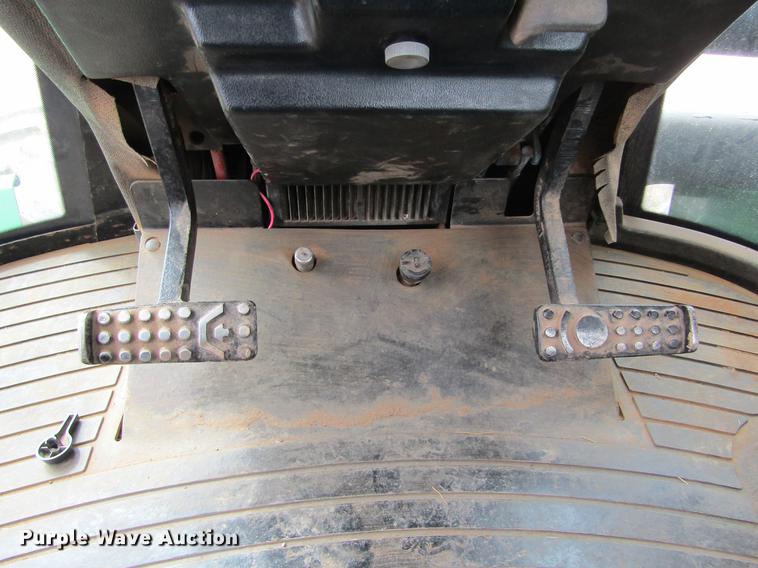 image for item DE6715 1992 John Deere 8560 4WD tractor