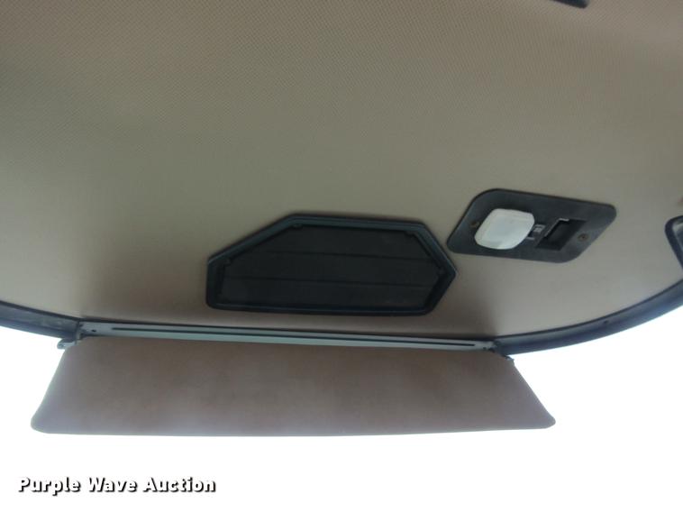 image for item DE6715 1992 John Deere 8560 4WD tractor