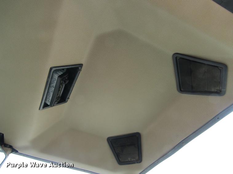 image for item DE6715 1992 John Deere 8560 4WD tractor