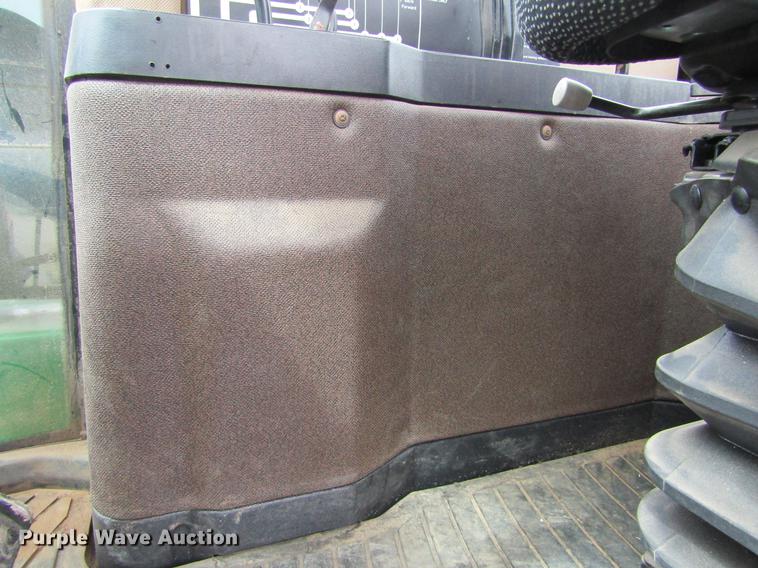 image for item DE6715 1992 John Deere 8560 4WD tractor