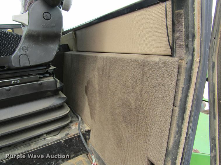 image for item DE6715 1992 John Deere 8560 4WD tractor