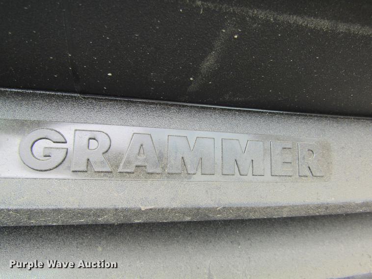 image for item DE6715 1992 John Deere 8560 4WD tractor