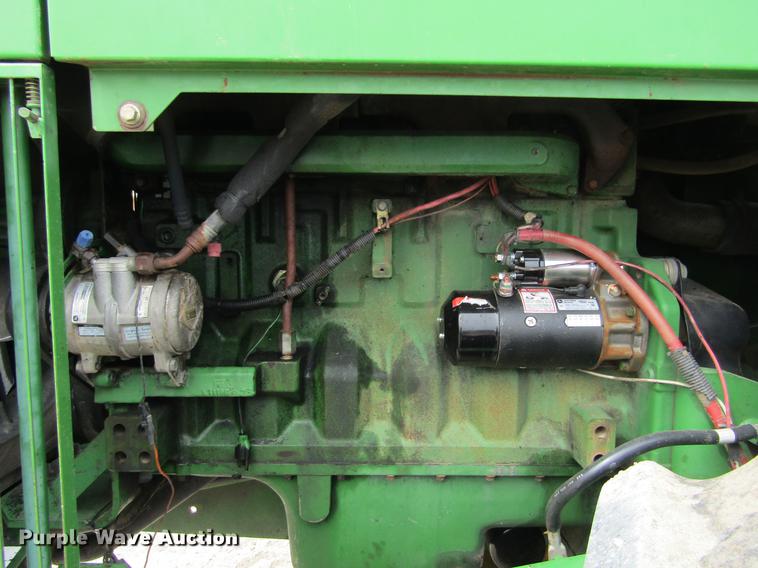 image for item DE6715 1992 John Deere 8560 4WD tractor