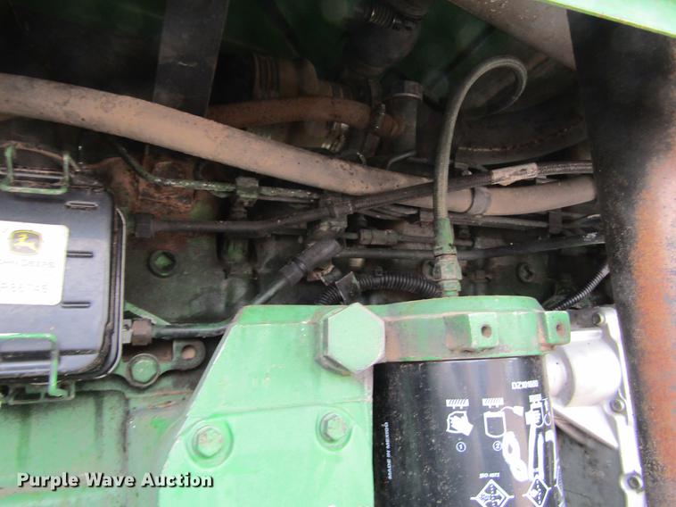 image for item DE6715 1992 John Deere 8560 4WD tractor