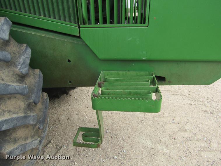 image for item DE6715 1992 John Deere 8560 4WD tractor