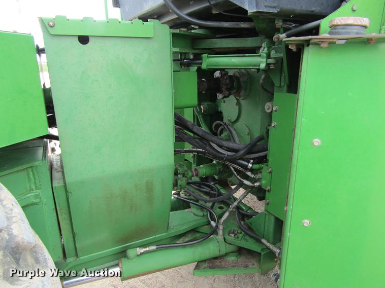 image for item DE6715 1992 John Deere 8560 4WD tractor