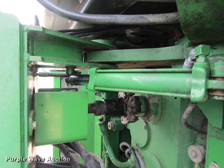 image for item DE6715 1992 John Deere 8560 4WD tractor