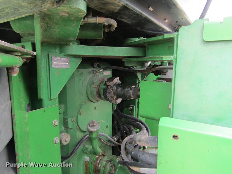 image for item DE6715 1992 John Deere 8560 4WD tractor