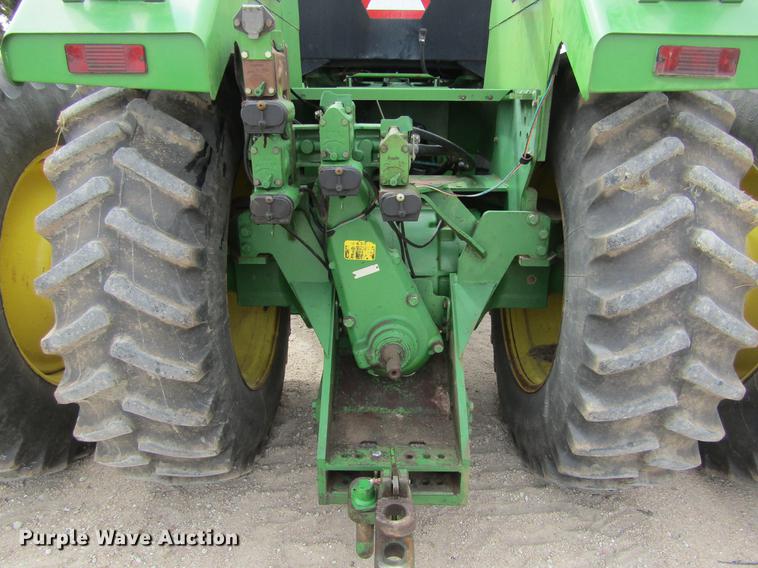 image for item DE6715 1992 John Deere 8560 4WD tractor