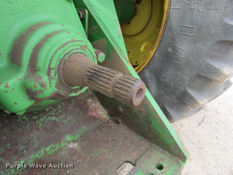 image for item DE6715 1992 John Deere 8560 4WD tractor